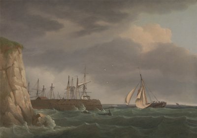 Ein Schiff läuft in den Hafen ein mit anderen Booten an einem Steg von Thomas Whitcombe